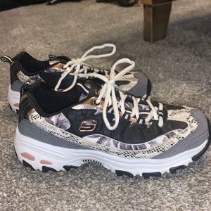 Sketchers memory foam tennis shoes